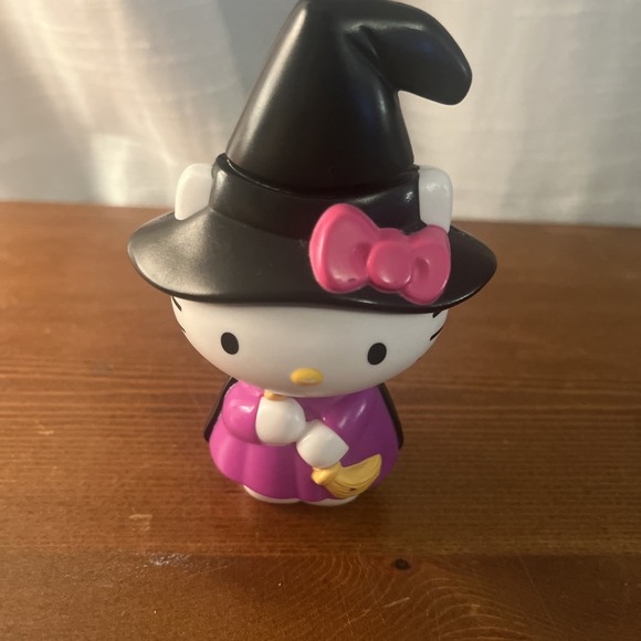 Sanrio Hello Kitty McDonald's Happy Meal Halloween Toy Witch 2019 - Picture 1 of 6